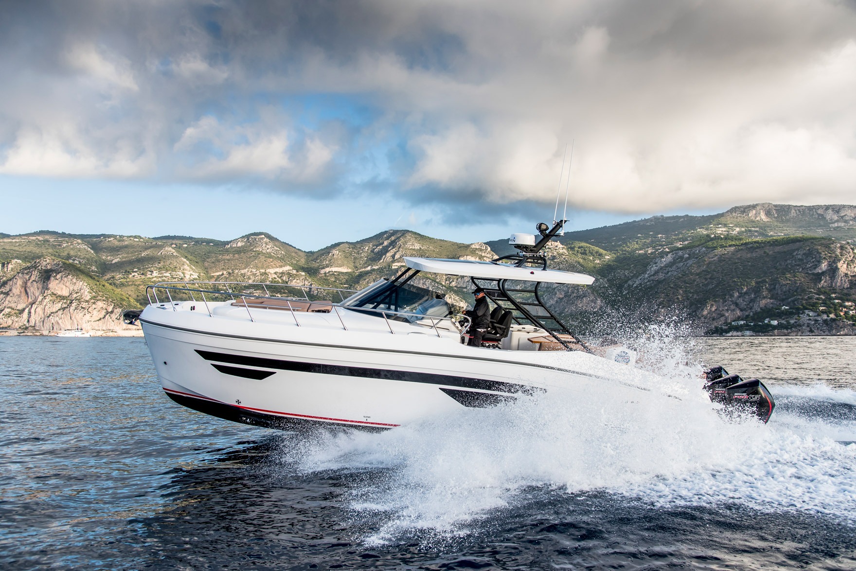 Oryx 379 planing hard over a swell