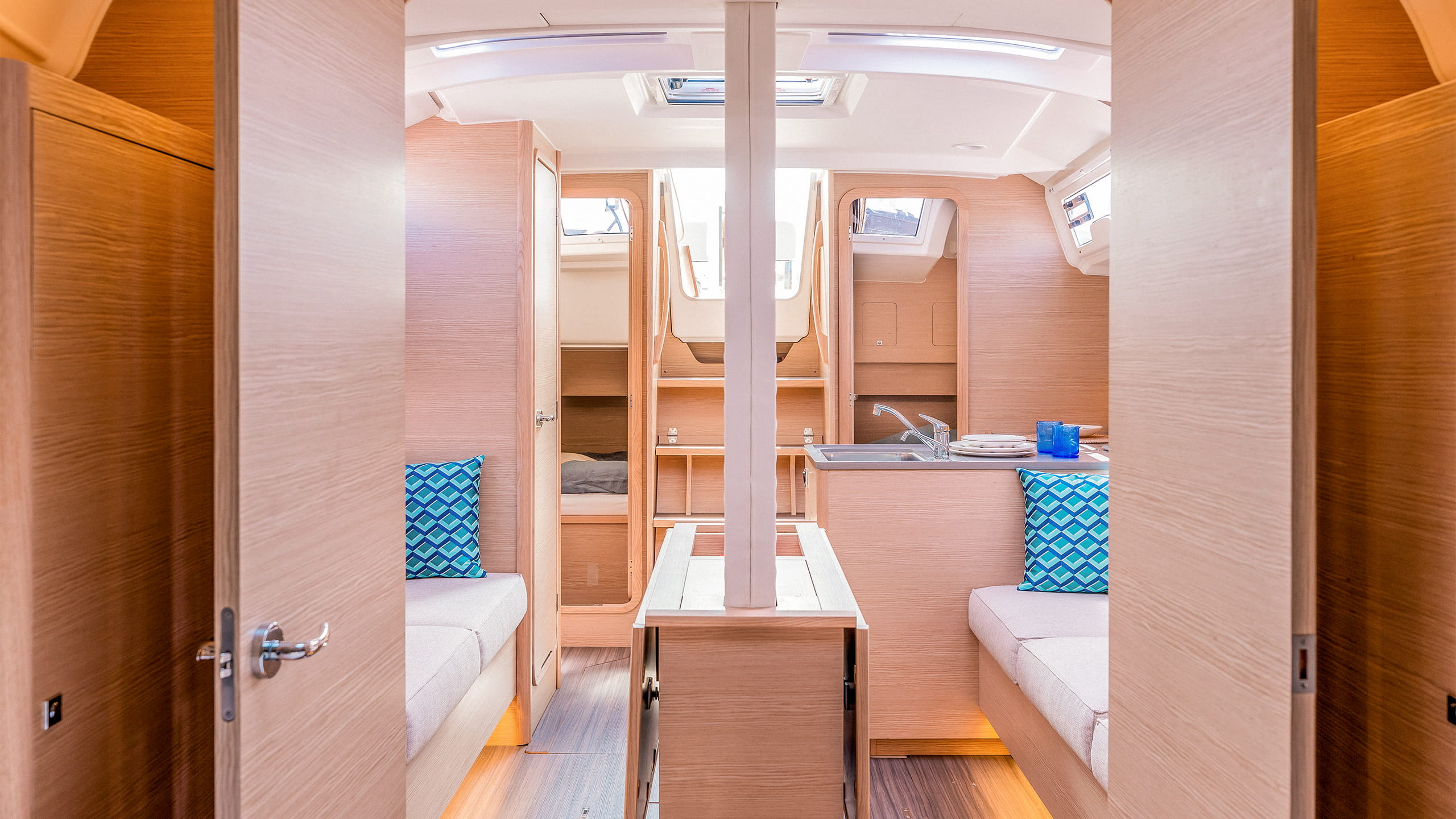 Dufour 37 cabin