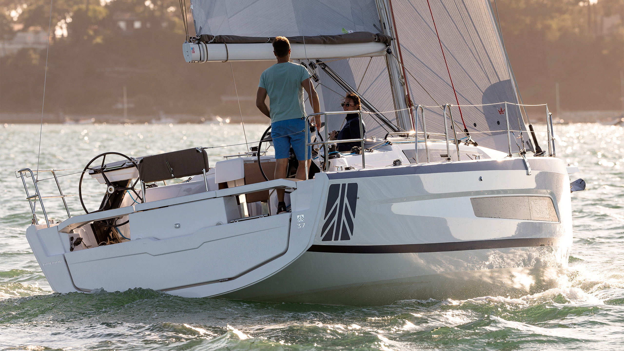 Dufour 37 helm
