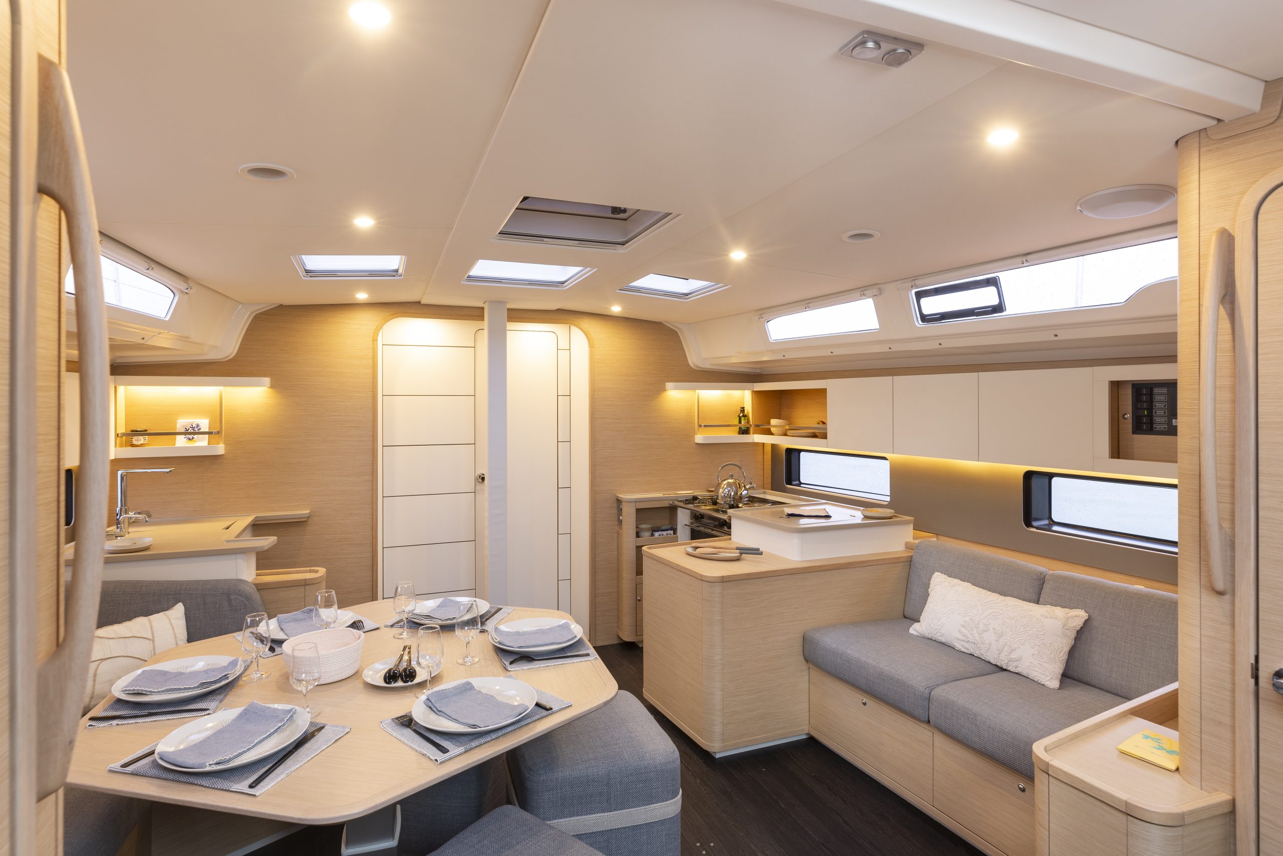 Dufour 44 salon