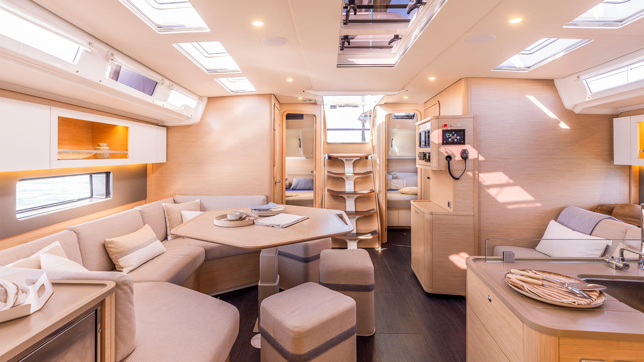 Dufour 48 salon