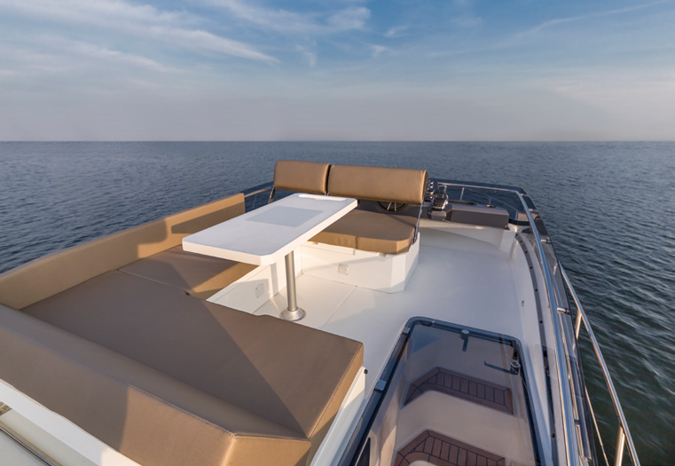 360 FLY flybridge sunpad area