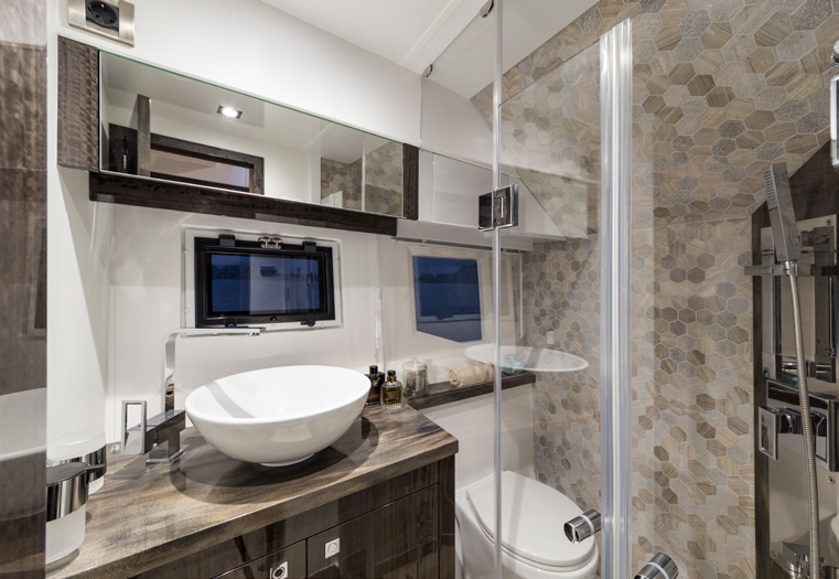 360 FLY bathroom
