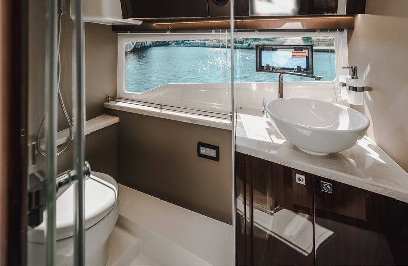 410 HTC bathroom