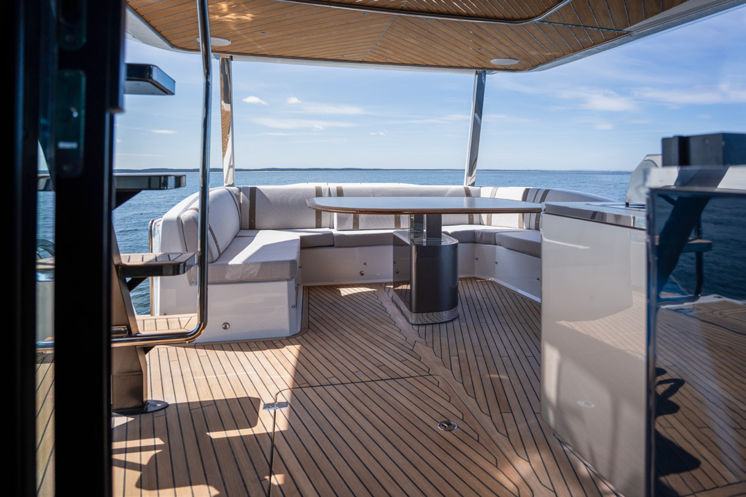 Flybridge lounge with U-shaped sofa