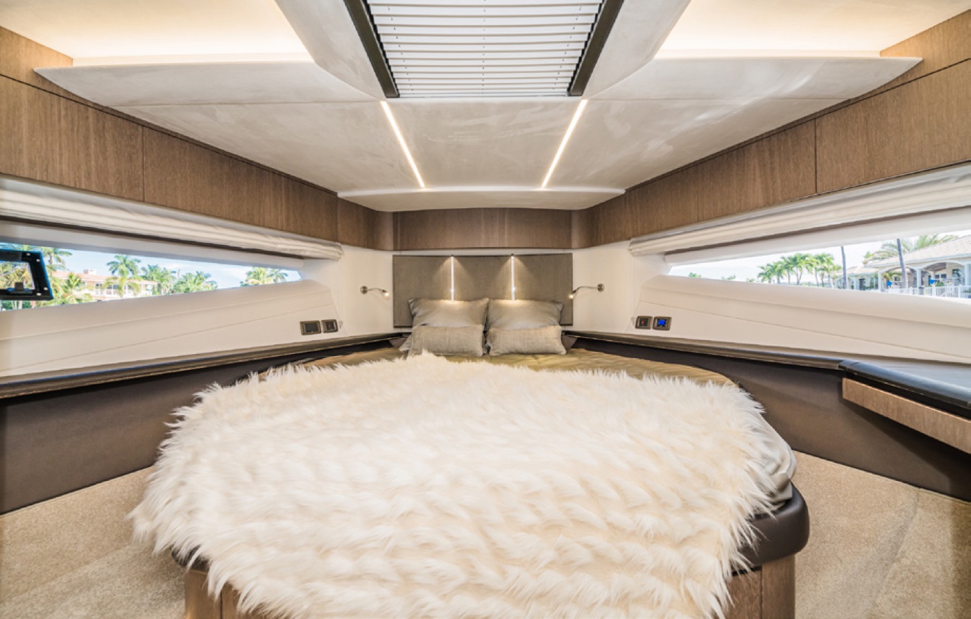 680 FLY double cabin