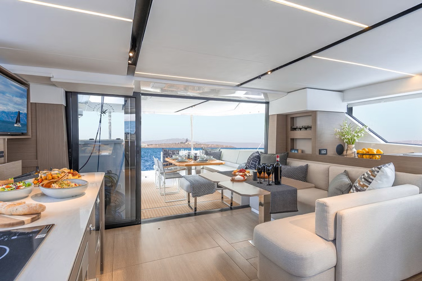 Leopard 46 owner's suite island berth