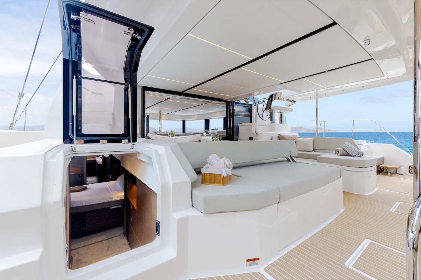 Aft-cockpit daybed and helm, opening into the salon