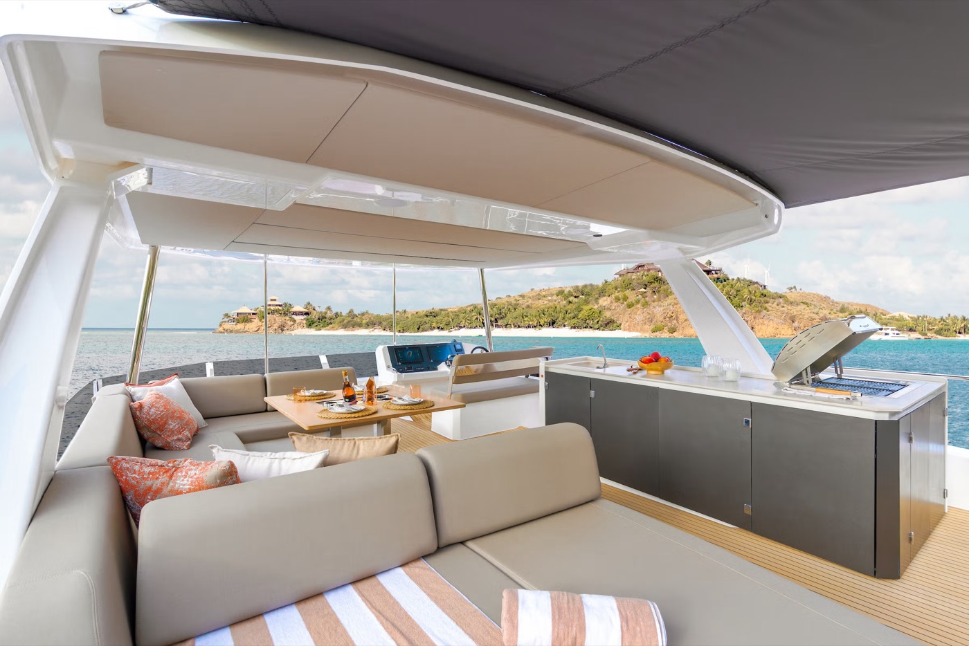 53PC flybridge dining area and grill bar
