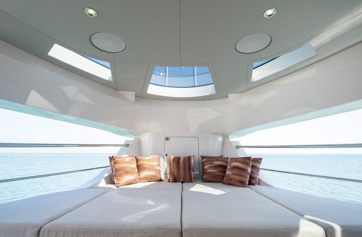 Bow sunpad lounge
