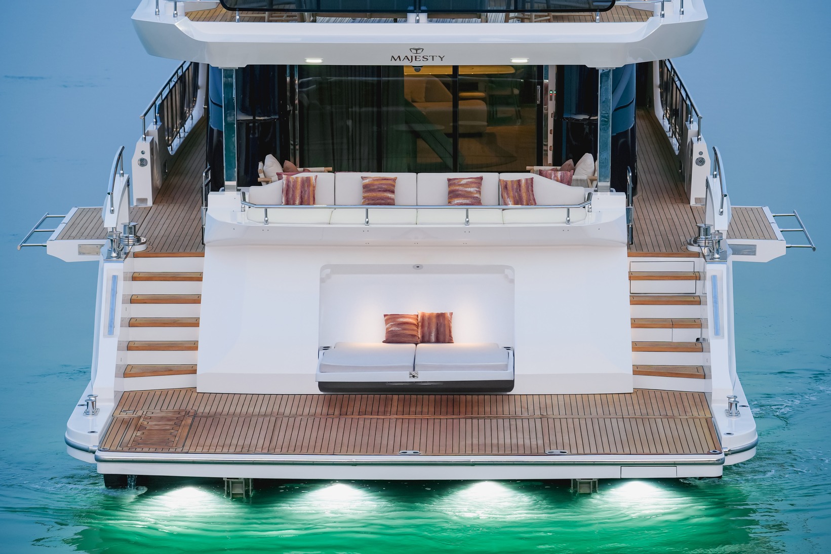 Majesty 100 Terrace full-beam saloon