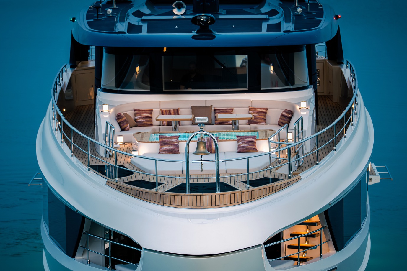 Sun deck with jacuzzi