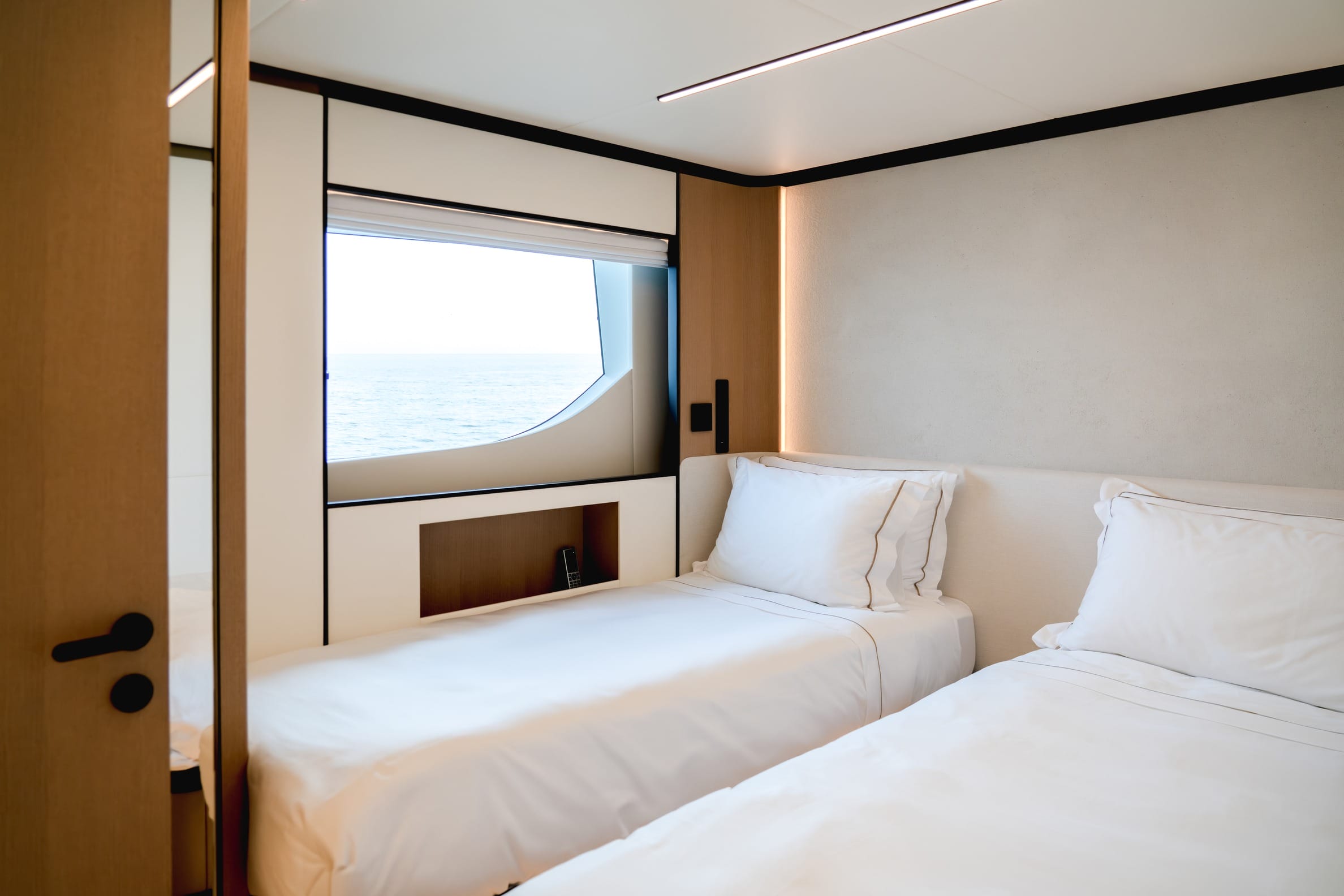 Majesty 112 双床客舱