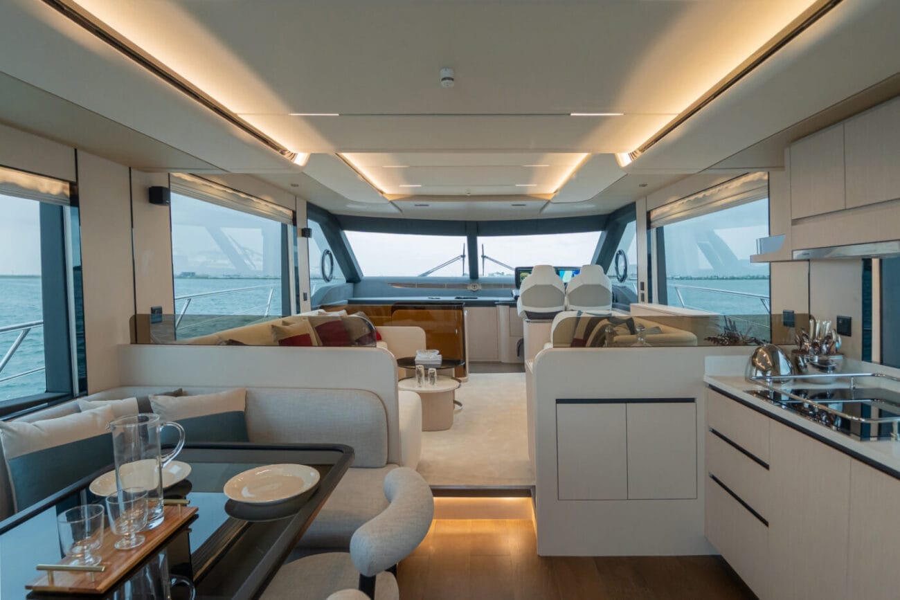 Majesty 65 主沙龙与餐厅