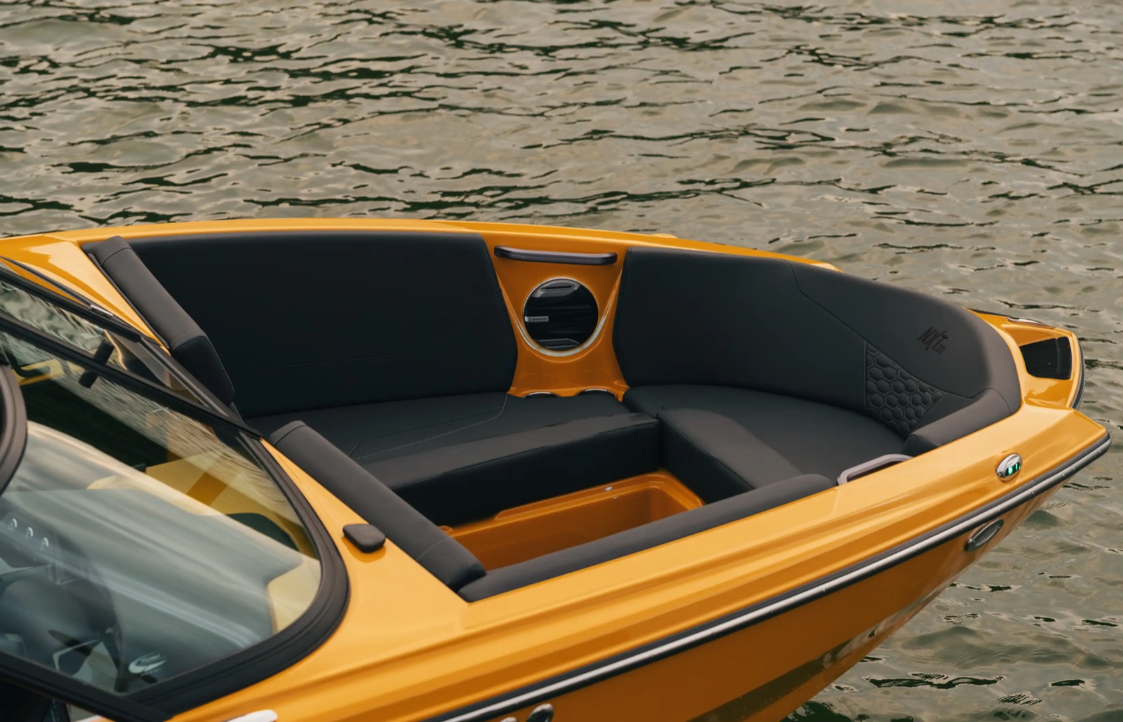MasterCraft NXT23 bow seating
