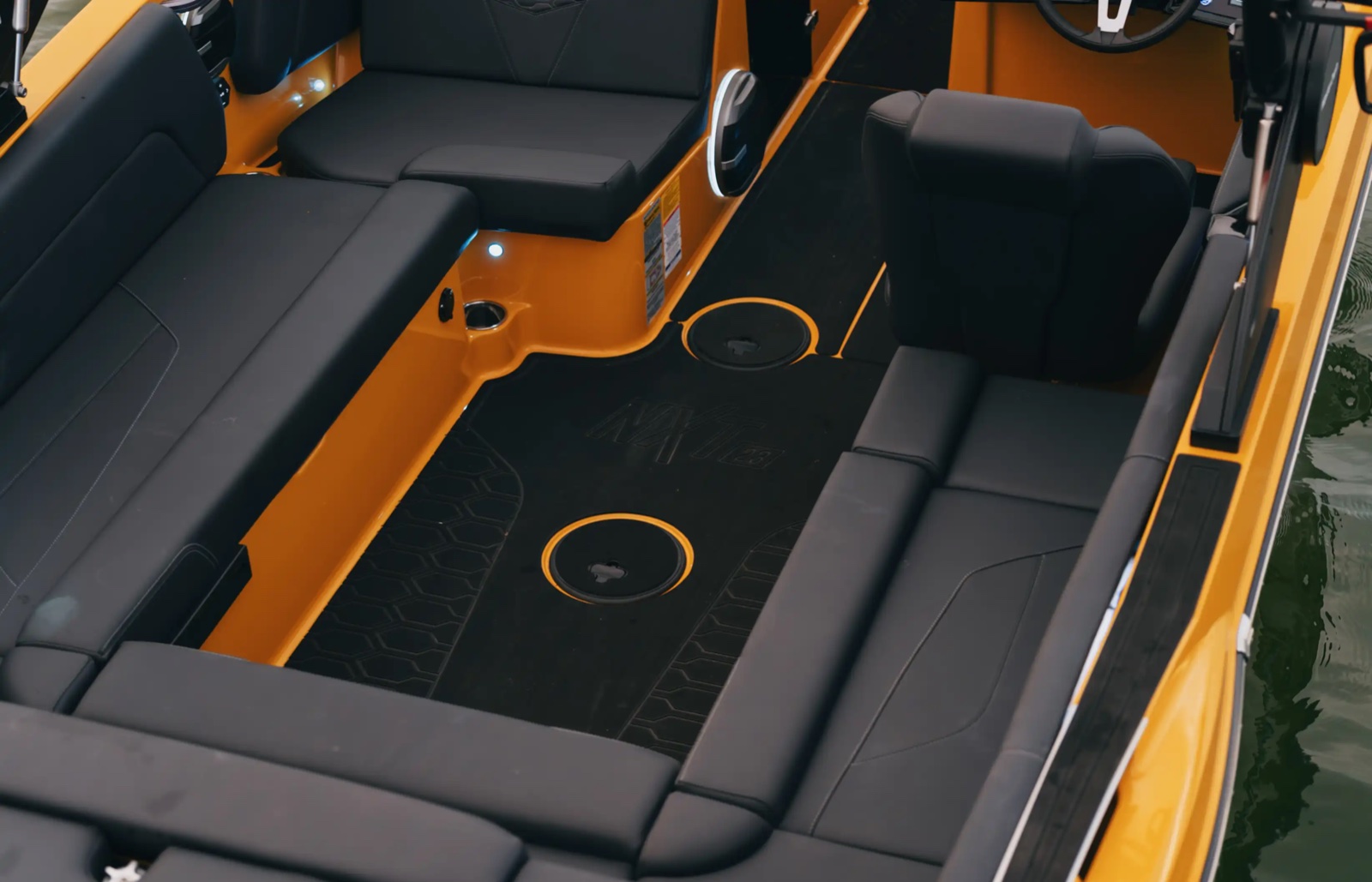 MasterCraft NXT23 cockpit seating layout