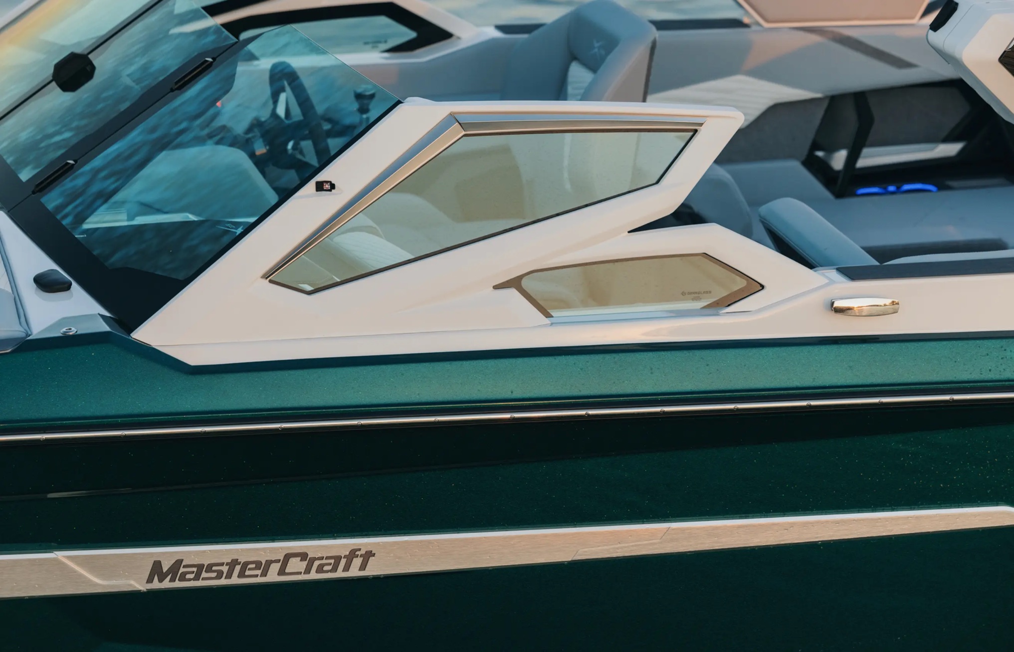 MasterCraft X23 水面正前视角