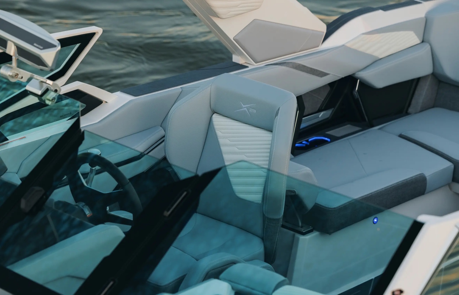 MasterCraft X23 驾驶台双屏