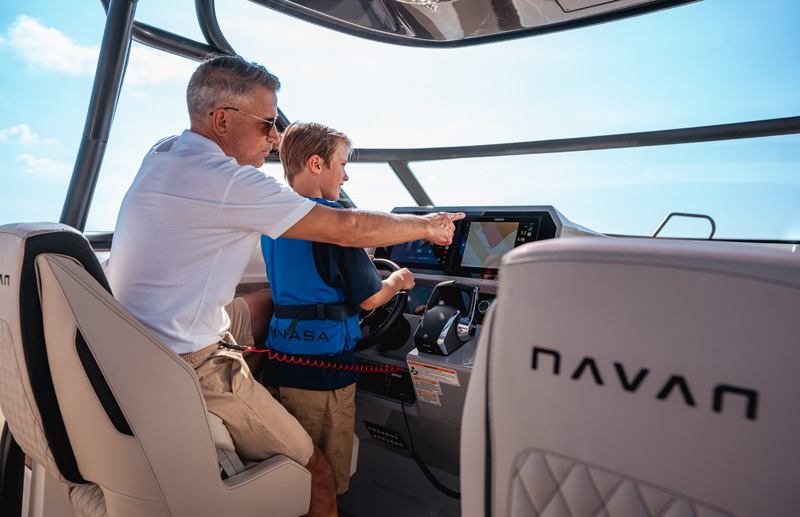 Navan S30 驾驶台与导航屏幕