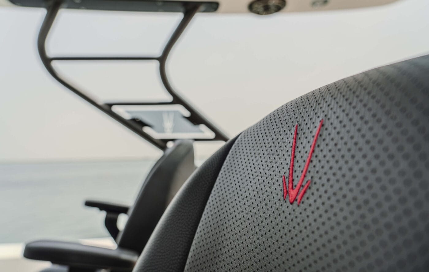 Oryx 379 forward sun pad with cup holders