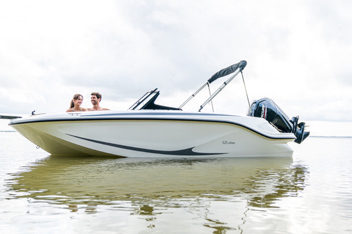 Quicksilver 525 aXess 侧面线条