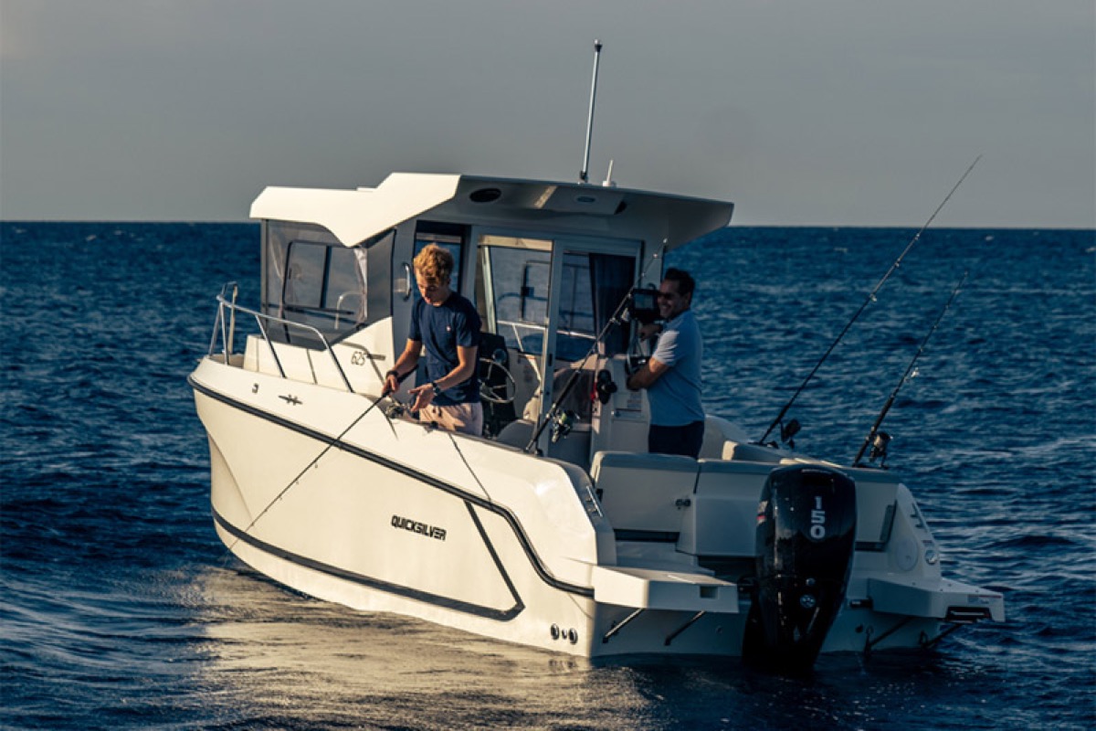 625 Pilothouse 船尾钓鱼视角