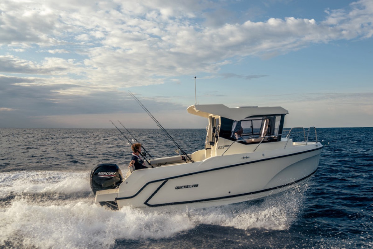 625 Pilothouse 高速航行