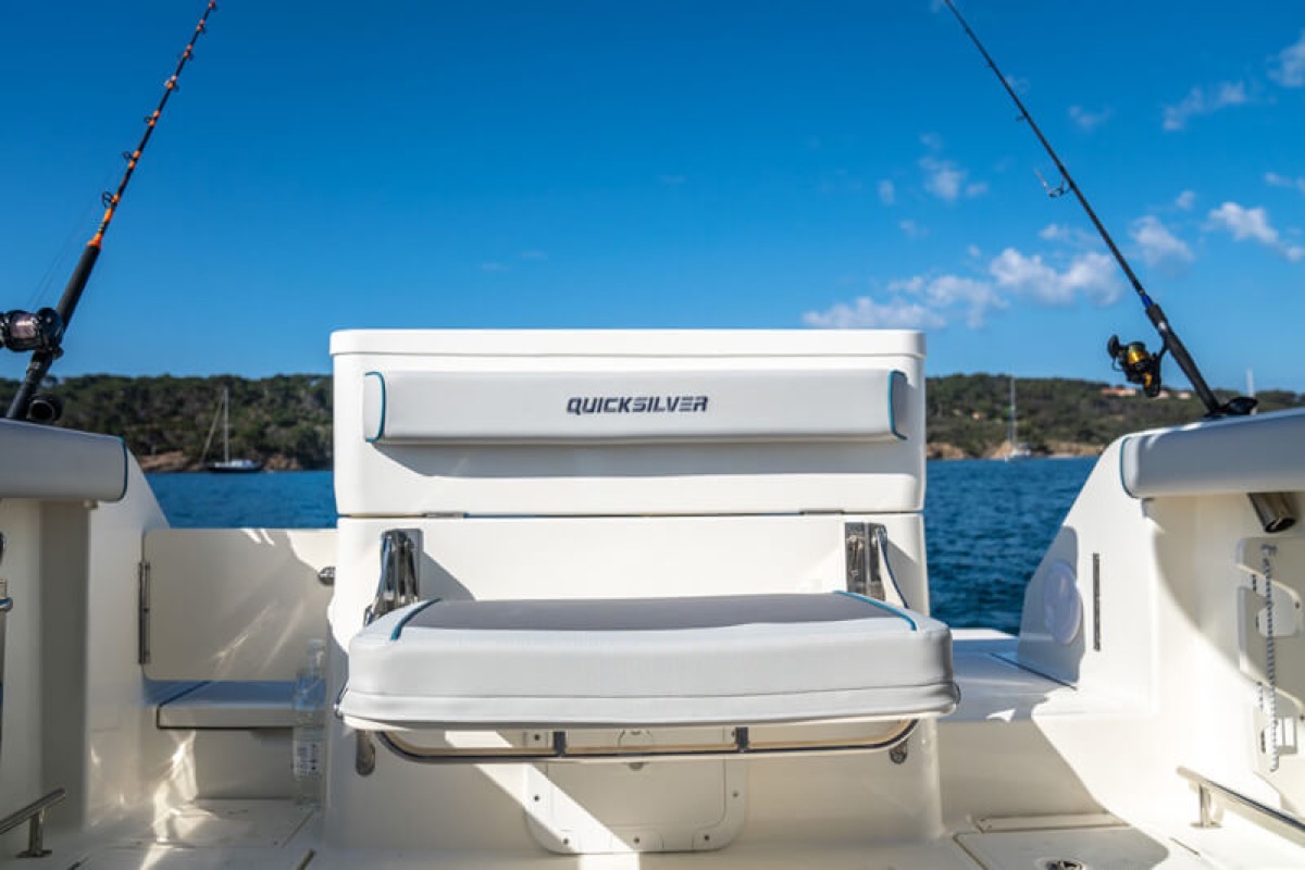 705 Pilothouse 船尾钓鱼区