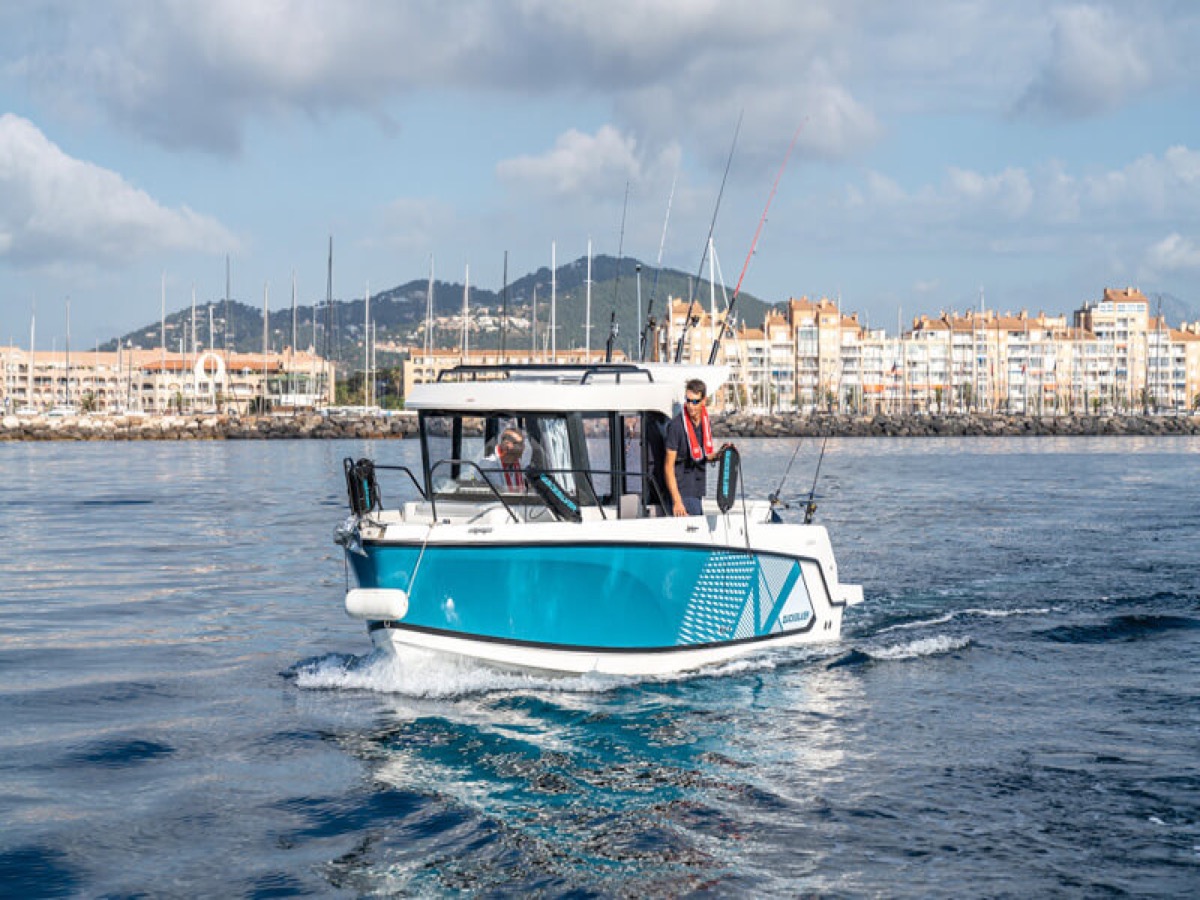 705 Pilothouse 船首与驾驶舱造型