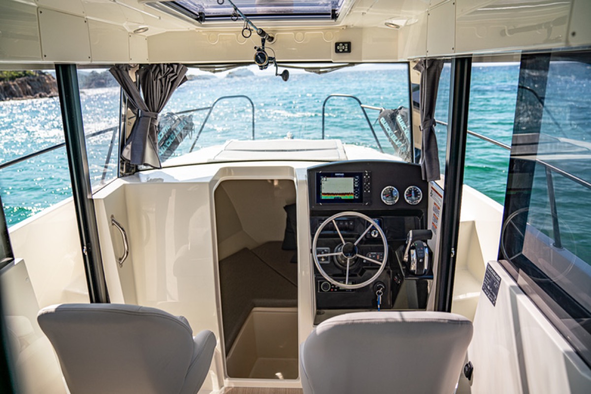 805 Pilothouse 驾驶台