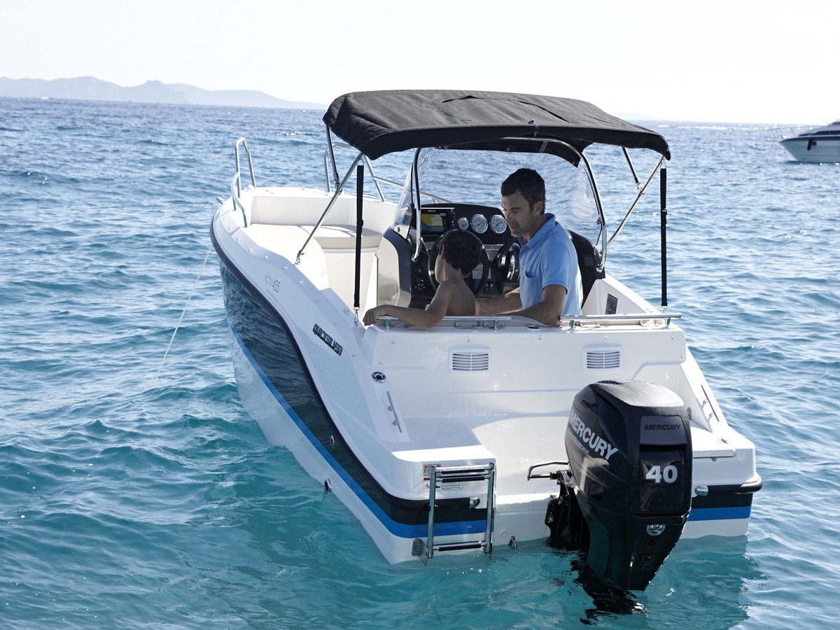 Activ 455 Open 海上巡航