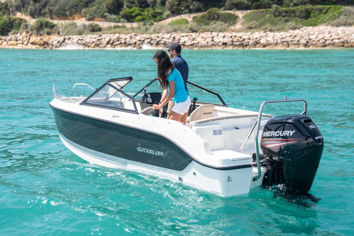 Activ 555 Bowrider 驾驶操控