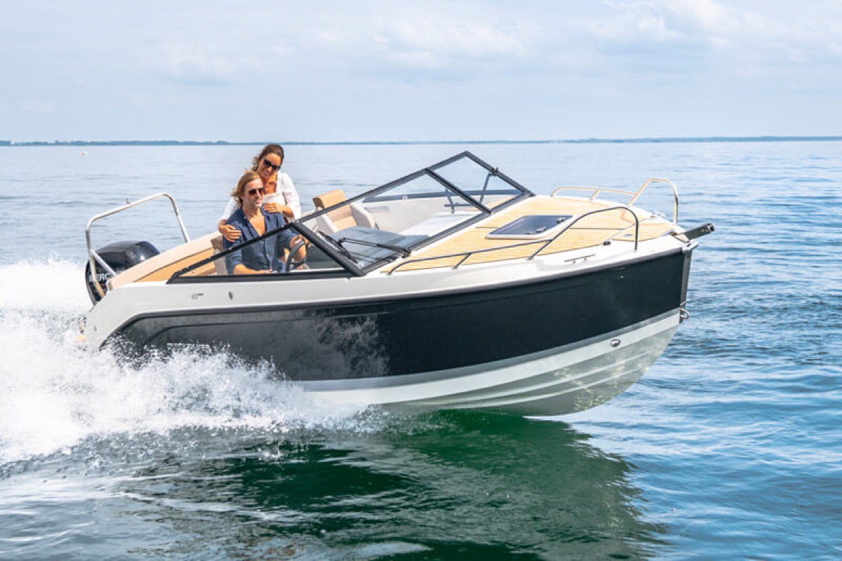Activ 605 Cruiser 側舷航行