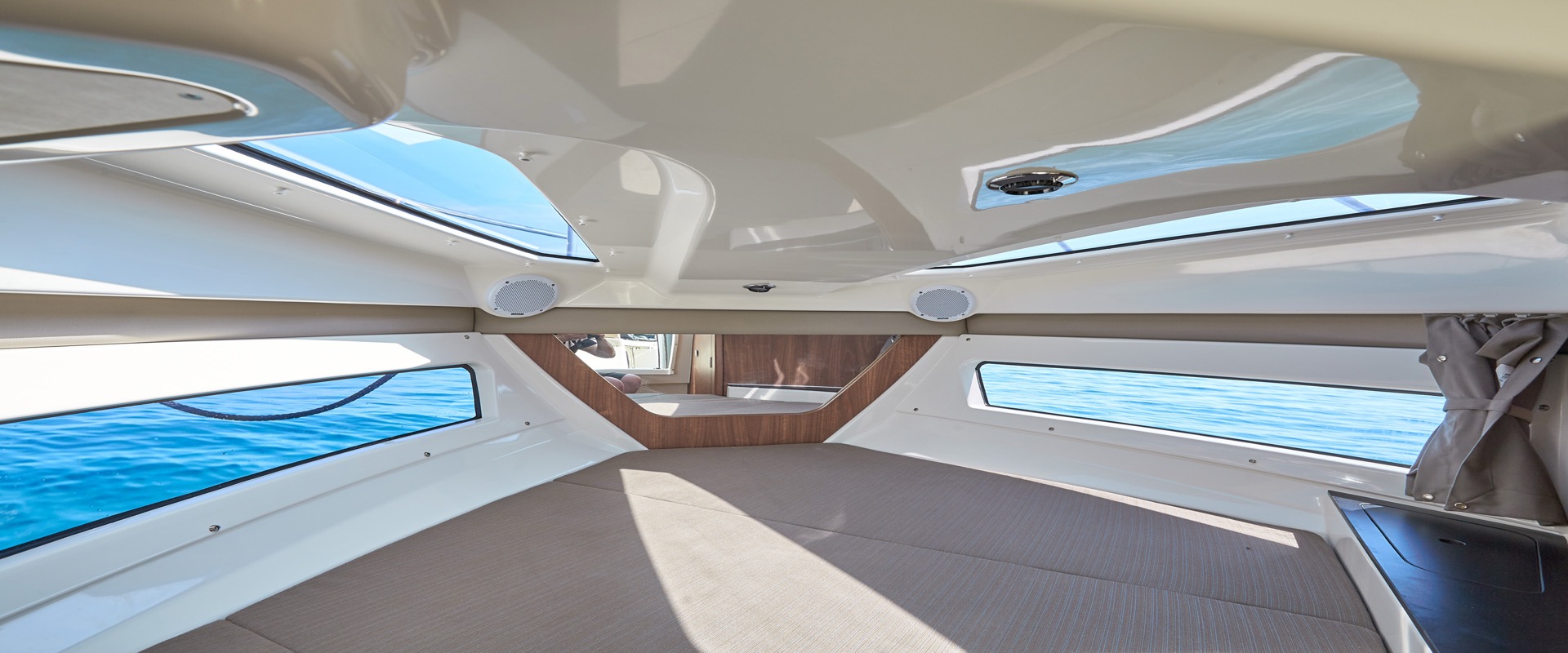Quicksilver Activ 755 Cruiser 水上航行