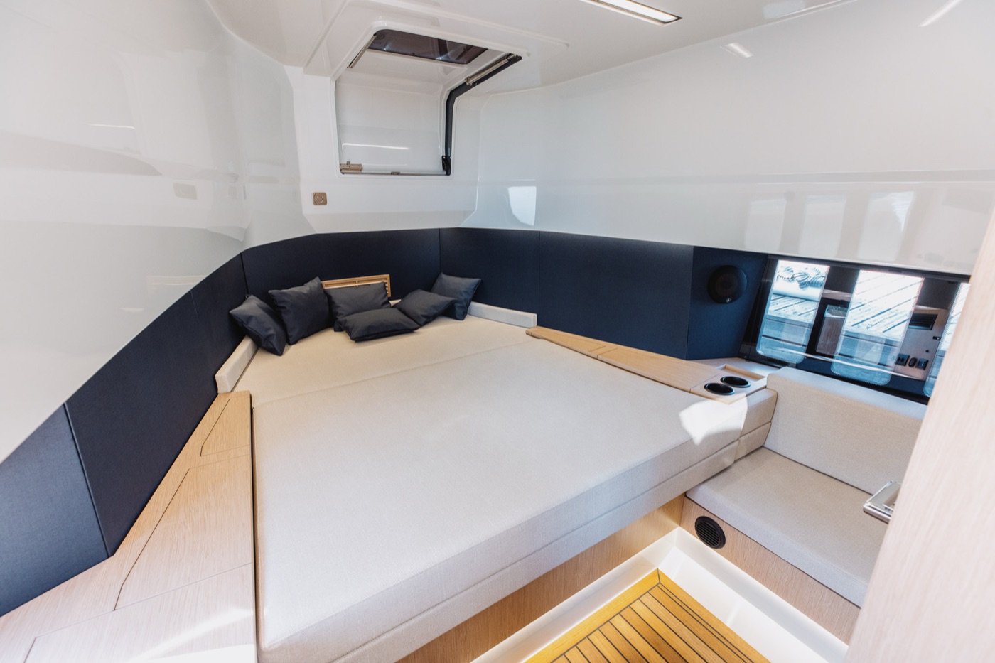 EXPLR 44 cabin double berth